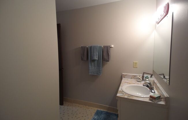 1 bed, 1 bath, 810 sqft, $980, Unit 4711 Indian Hills Dr., #12, Mount Pleasant, WI 53406