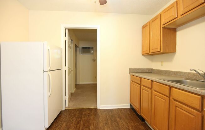 1 bed, 1 bath, 470 sqft, $895, Unit 823 - 11