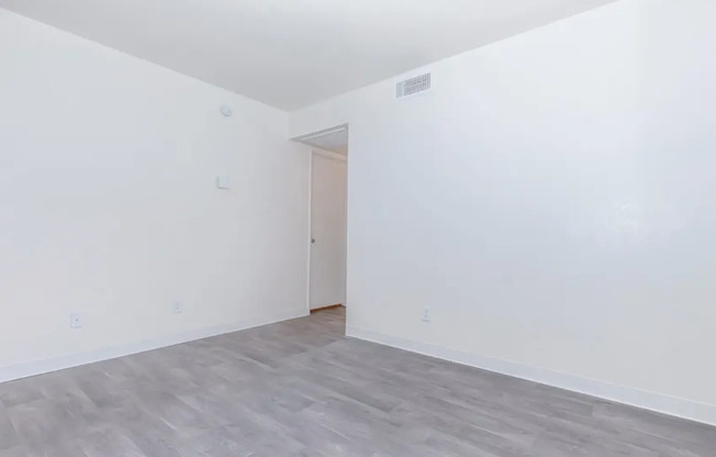 2 beds, 1 bath, 700 sqft, $899, Unit 197