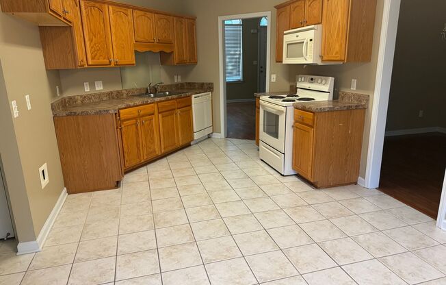 3 beds, 2 baths, $1,595