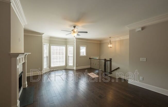 921 HICKORY LEAF CT SE