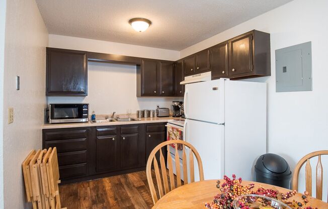 2 beds, 1 bath, 804 sqft, $935