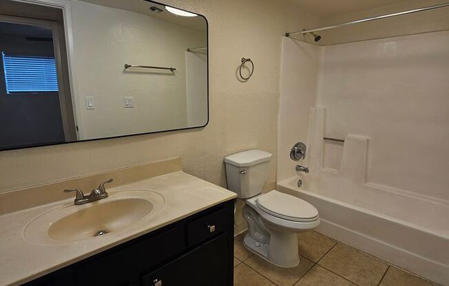 2 beds, 1 bath, 880 sqft, $1,125, Unit 111