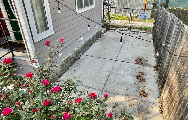 2404 E 11 ST