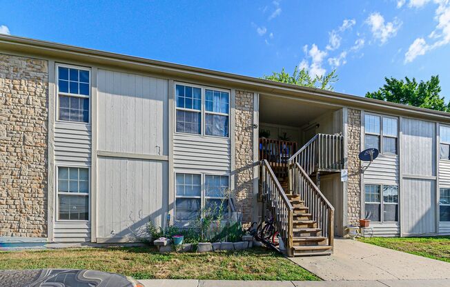 **$0 Application Fee for August!!** Charming 2-Bedroom Home in Olathe, KS – Perfect for Comfortable Living