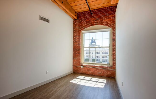 2 beds, 1 bath, 945 sqft, $2,925, Unit 202