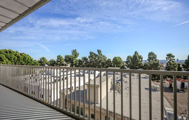 3 beds, 3 baths, 938 sqft, $3,188.57, Unit 606