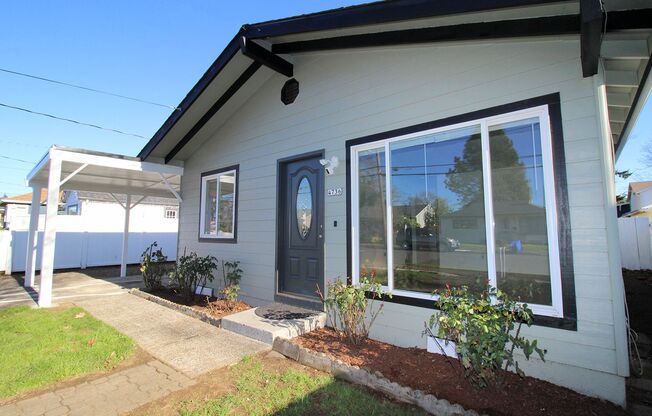 Beautifully Remodeled 3 Bedroom Mid-Century One-Level Home – SE PDX