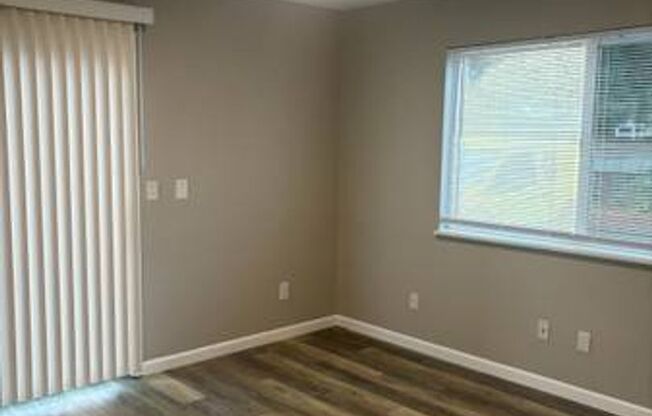 1 bed, 1 bath, 610 sqft, $1,100, Unit 18