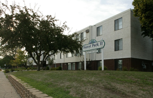 exterior forest park ii apartments