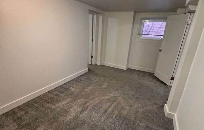 2 beds, 1 bath, 750 sqft, $1,100, Unit 9