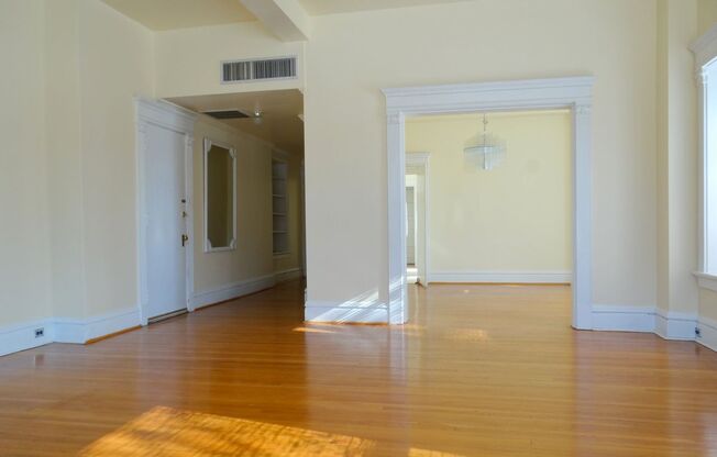 Charming 3 BD/2 BATH right across the street from Forest Park!