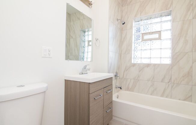 3 beds, 1 bath, 1,050 sqft, $2,400, Unit 6571-2