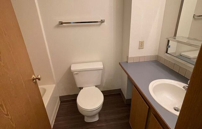 2 beds, 1.5 baths, 900 sqft, $1,650, Unit C106