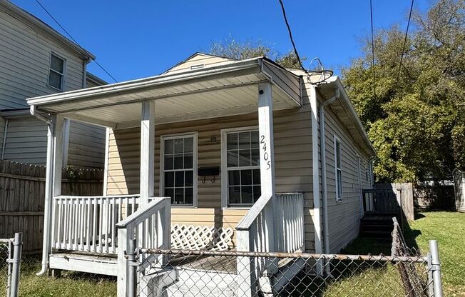 2 bedroom house on Southside w Laundry HVAC