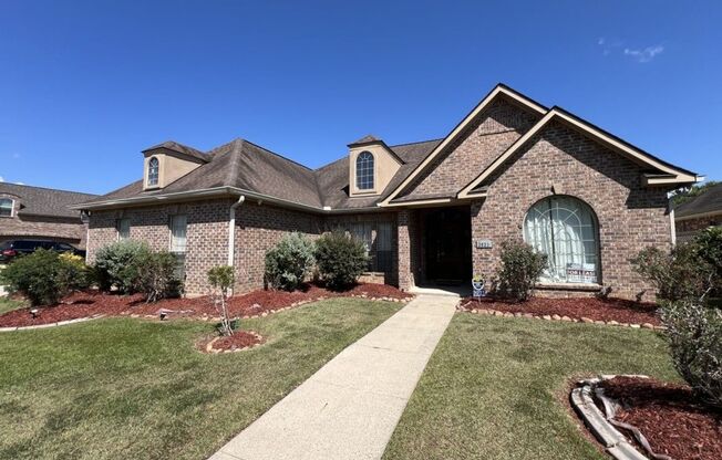Beautifully Furnished 4-Bedroom Home in Zachary's Audubon Lakes!