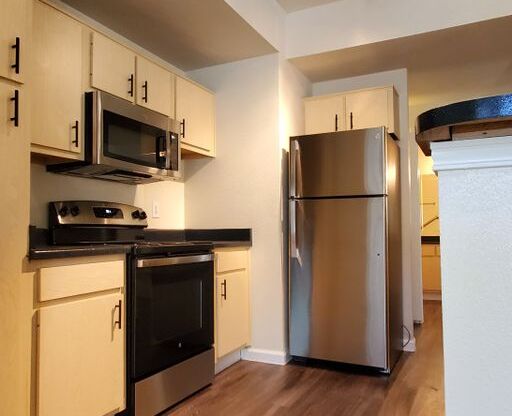 2 beds, 2 baths, 1,089 sqft, $1,875, Unit 207-u