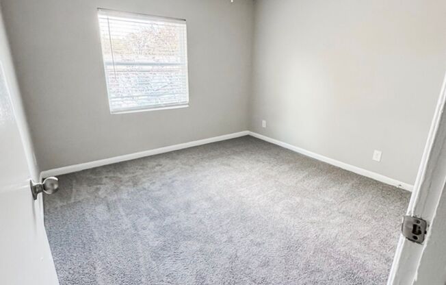 2 beds, 1 bath, 850 sqft, $1,300, Unit 26-A4