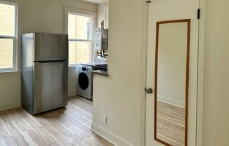 1 bed, 1 bath, 370 sqft, $1,995, Unit 9