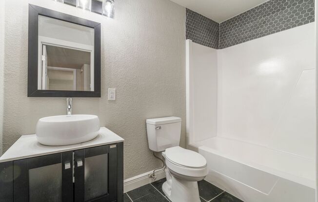 1 bed, 1 bath, 650 sqft, $895, Unit White Oaks #E