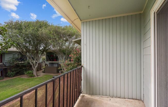 3 beds, 1 bath, 1,172 sqft, $1,450, Unit #12