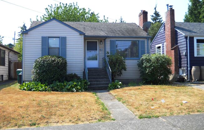 2 Bedroom House - Seward Park! * 6 Month Lease ONLY**