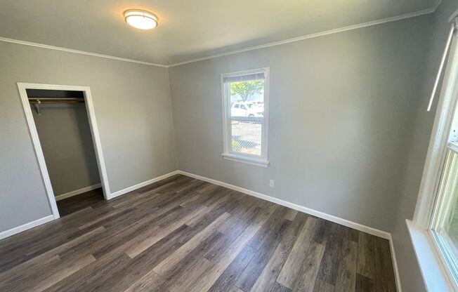 2 beds, 1 bath, 725 sqft, $1,350, Unit Highw2010