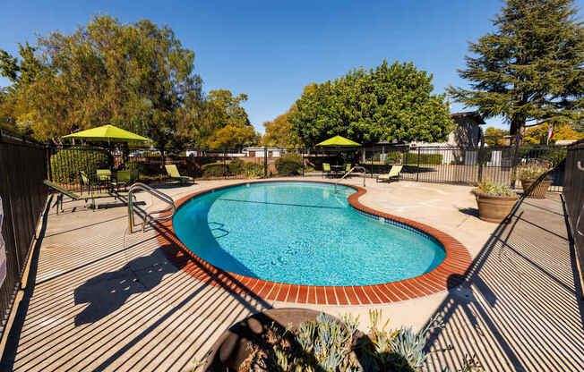 Catalina Crest Apartments