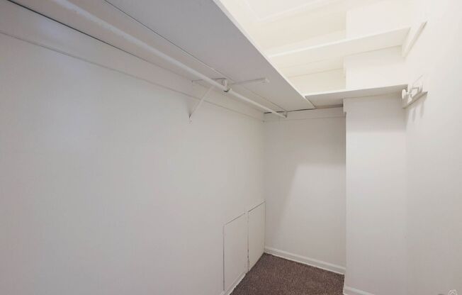 2 beds, 1 bath, 900 sqft, $1,595, Unit 2194-11