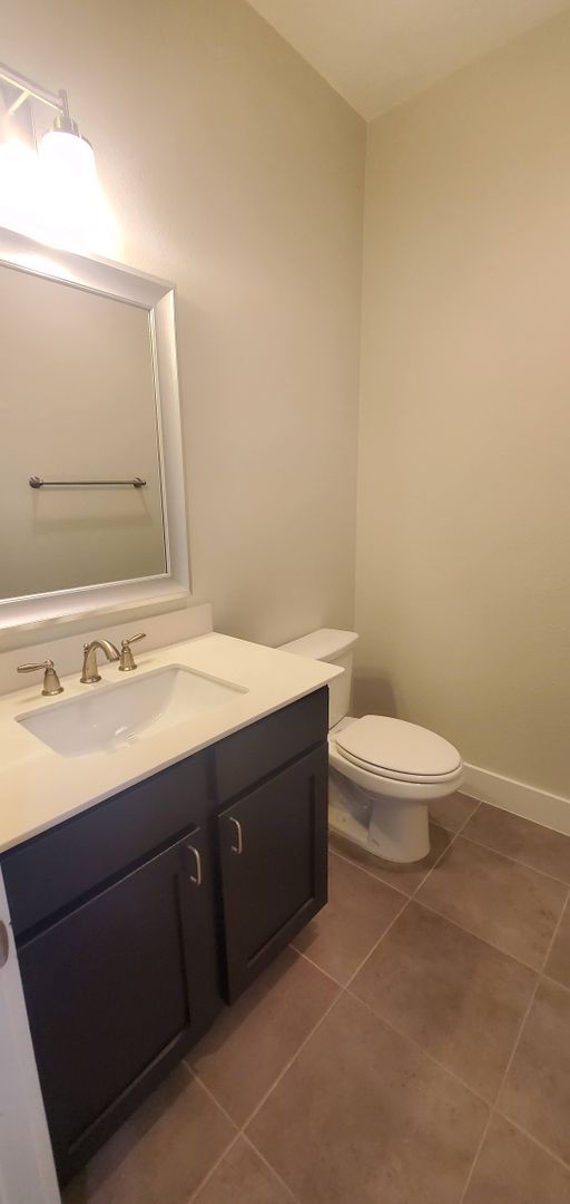 Energy Efficient Urban Townhome w/ Open Floorplan, Gourmet Kitchen, Rooftop Patio, & Exall Park Nearby