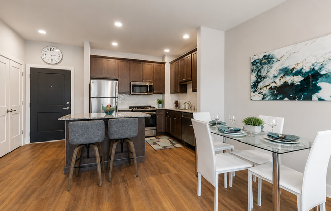 1 bed, 1 bath, 924 sqft, $2,895, Unit 209 B