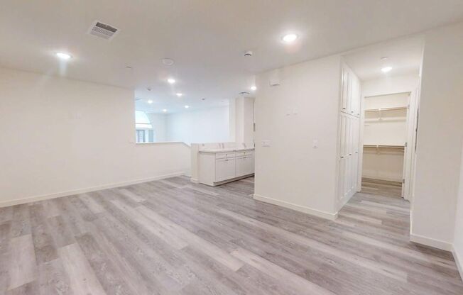 Studio, 2 baths, 867 sqft, $2,795, Unit Live/Work Loft - B