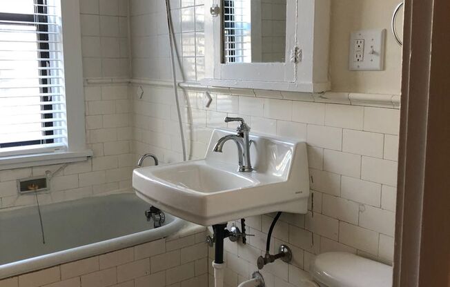 Studio, 1 bath, $900