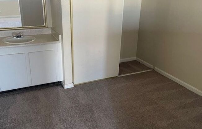 1 bed, 1 bath, $795, Unit # 95