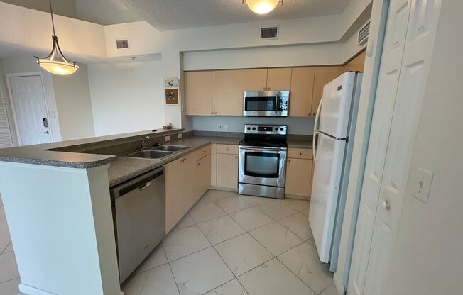 ANNUAL RENTAL - RESERVE AT NAPLES -2 BED 2 BATH - 3RD FLOOR UNIT