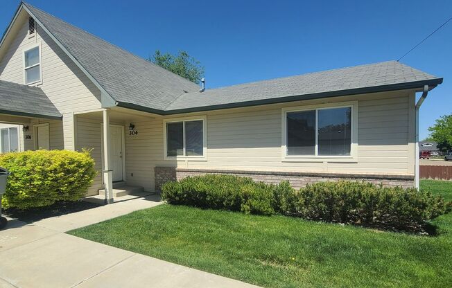 Beautiful 2 bed 1 bath townhome in Nampa, Idaho!