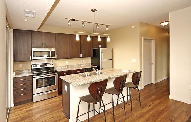 3 beds, 2 baths, 1,050 sqft, $2,600, Unit 207