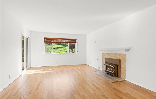 Beautiful remodeled 3 Bed 2 Bath home in Los Altos Hills