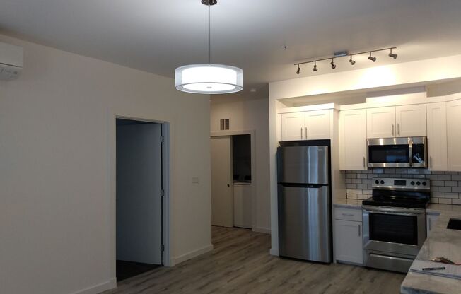 1 bed, 1 bath, 656 sqft, $1,975, Unit 8509-103