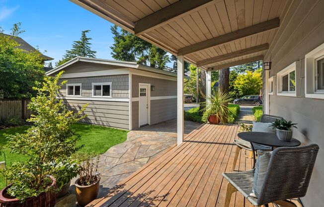 4 beds, 2.5 baths, $6,300
