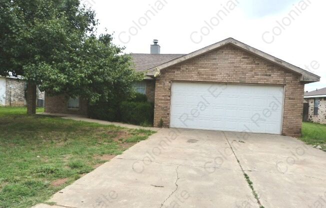 Spacious 3 Bed/2 Bath home with a fireplace!