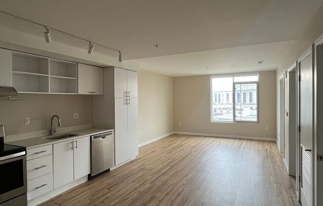 2 beds, 2 baths, 874 sqft, $2,150, Unit NK-214
