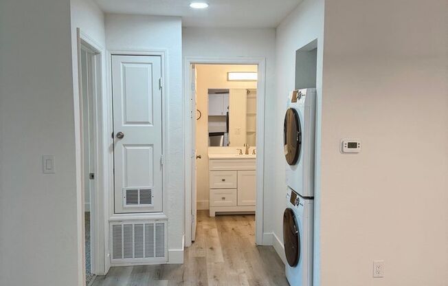1 bed, 1 bath, 688 sqft, $1,400, Unit 037