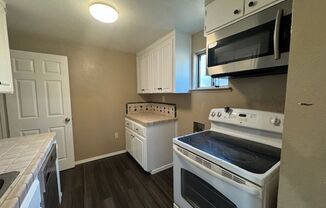 3 beds, 1 bath, $3,200, Unit #10