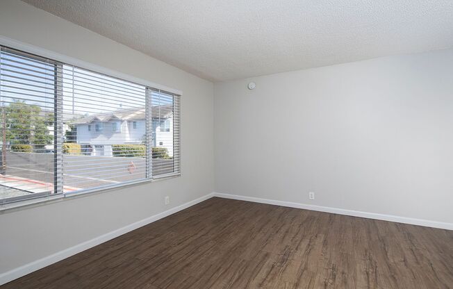 1 bed, 1 bath, $2,395, Unit 90-07