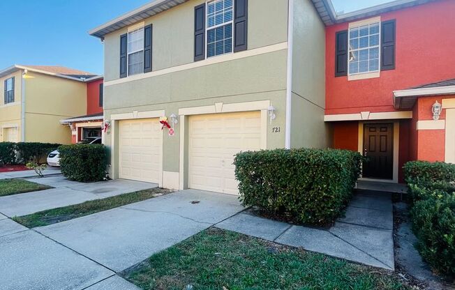 3 beds, 2.5 baths, $1,995