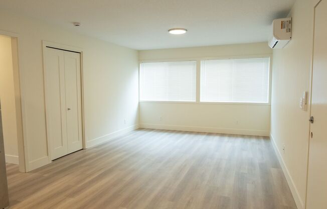 2 beds, 1 bath, 870 sqft, $2,100, Unit 57-7