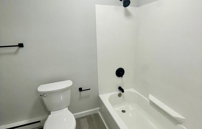 2 beds, 1.5 baths, 924 sqft, $1,850, Unit 4-16A