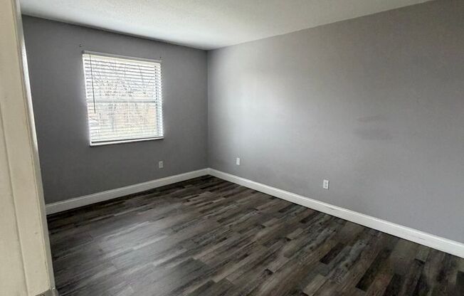 2 beds, 1 bath, 850 sqft, $1,300, Unit 8472-5