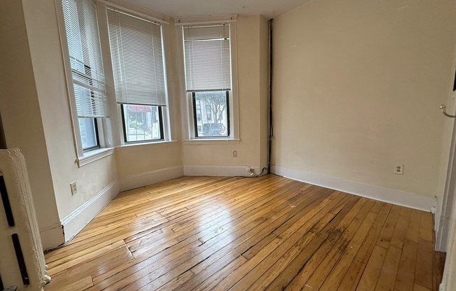 2 beds, 1 bath, $3,400, Unit 5